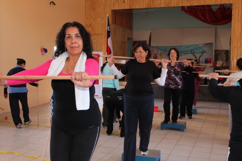 Adultos mayores disfrutan de la actividad física gracias a programa del IND