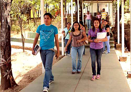 Atacama lidera regiones con mayor porcentaje de jóvenes que pagan sus estudios superiores a través de su trabajo