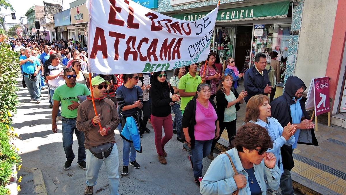 Funcionarios públicos analizan estudio sobre "Nuevo Trato para Atacama"