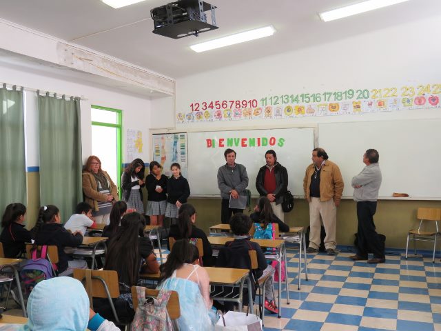 Escritores y Bibliomóvil visitaron escuela de Freirina