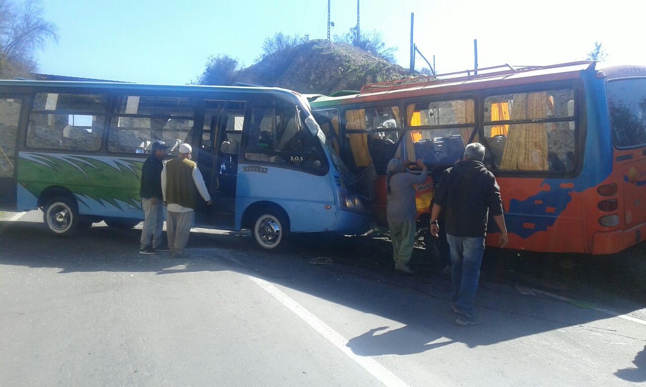 Gobernadora lamenta los hechos ocurridos en accidente de mini buses en la ruta C-46 Vallenar - Huasco
