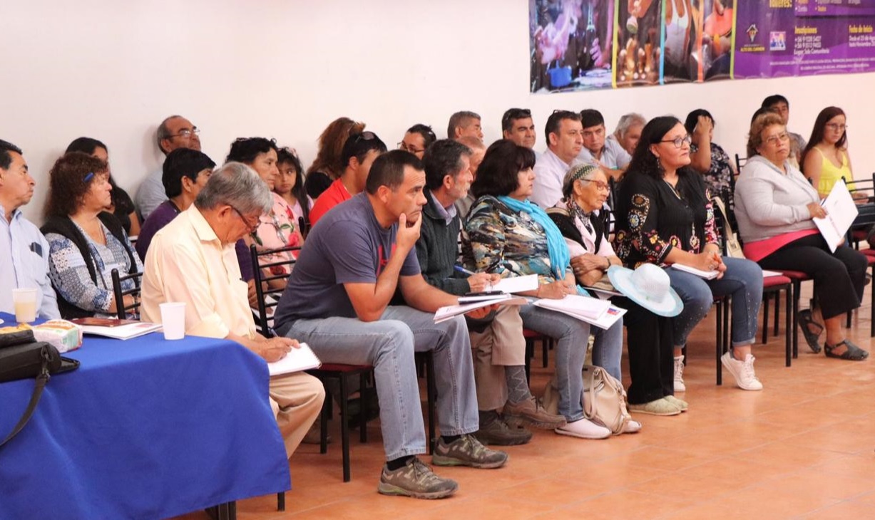 Decenas de dirigentes sociales de Alto del Carmen se capacitaron para postular a fondos de la Seremi de Gobierno