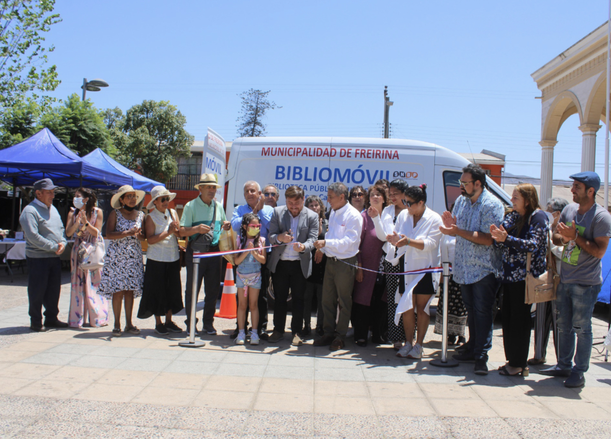 Inauguración del nuevo bibliomóvil en Freirina