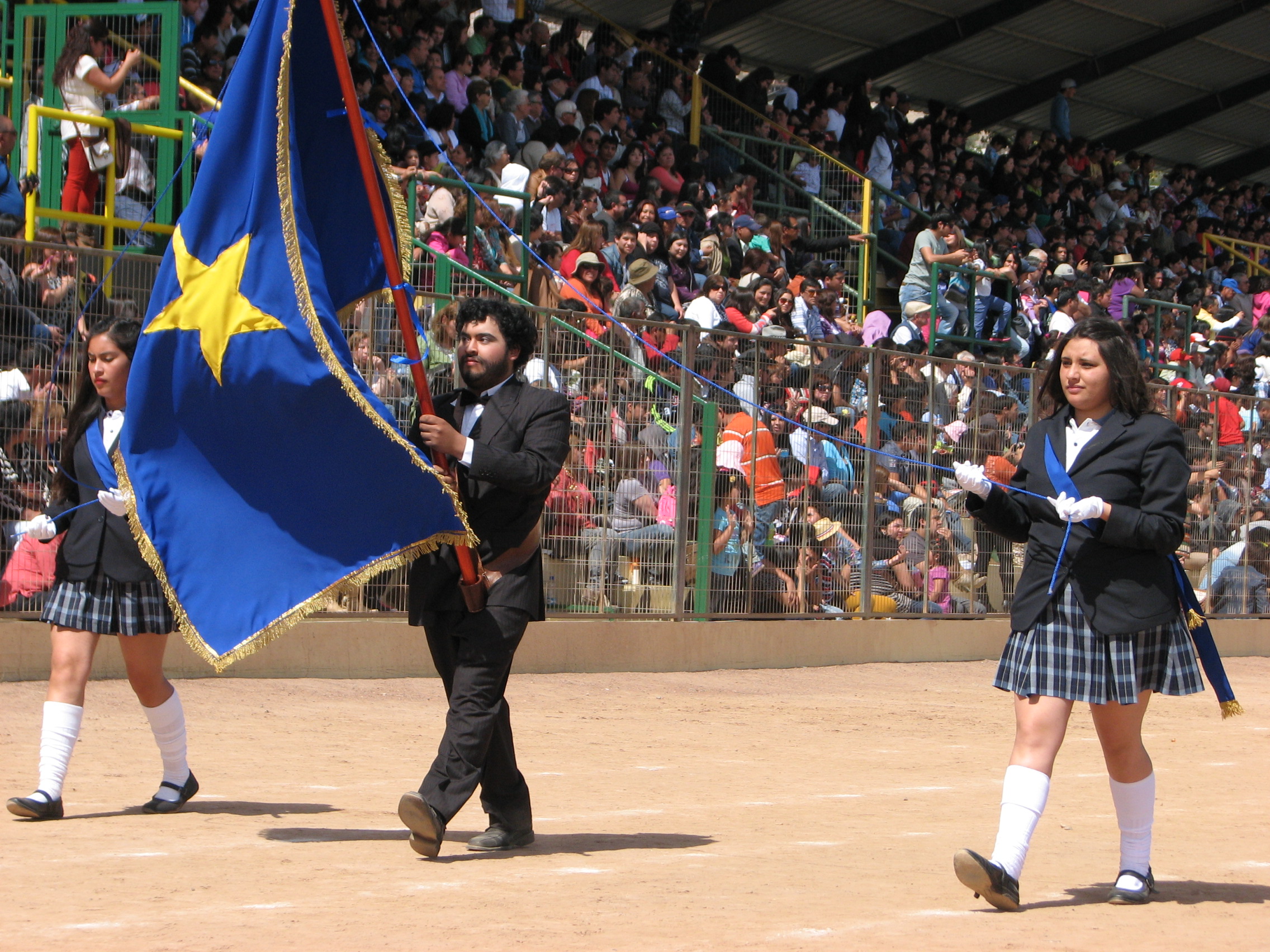 Comunidad educativa del PTM cumplió con excelente desfile de Fiestas Patrias