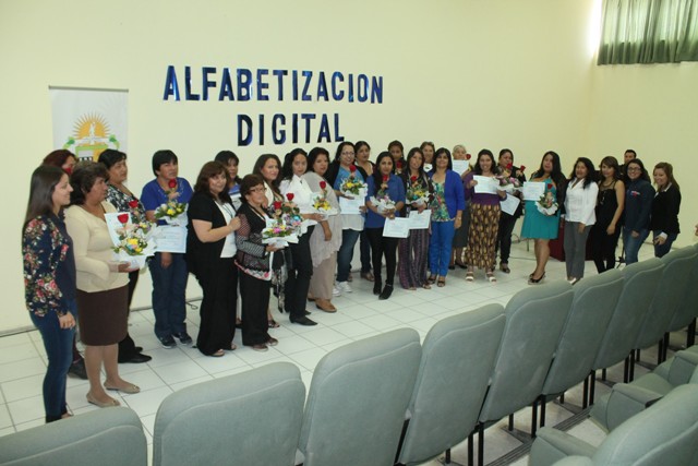 Mujeres se certifican en Alfabetización Digital en Vallenar
