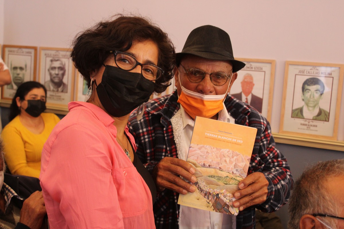 Lanzan libro que narra la historia de trabajadores del extinto mineral “El Morado” de Freirina