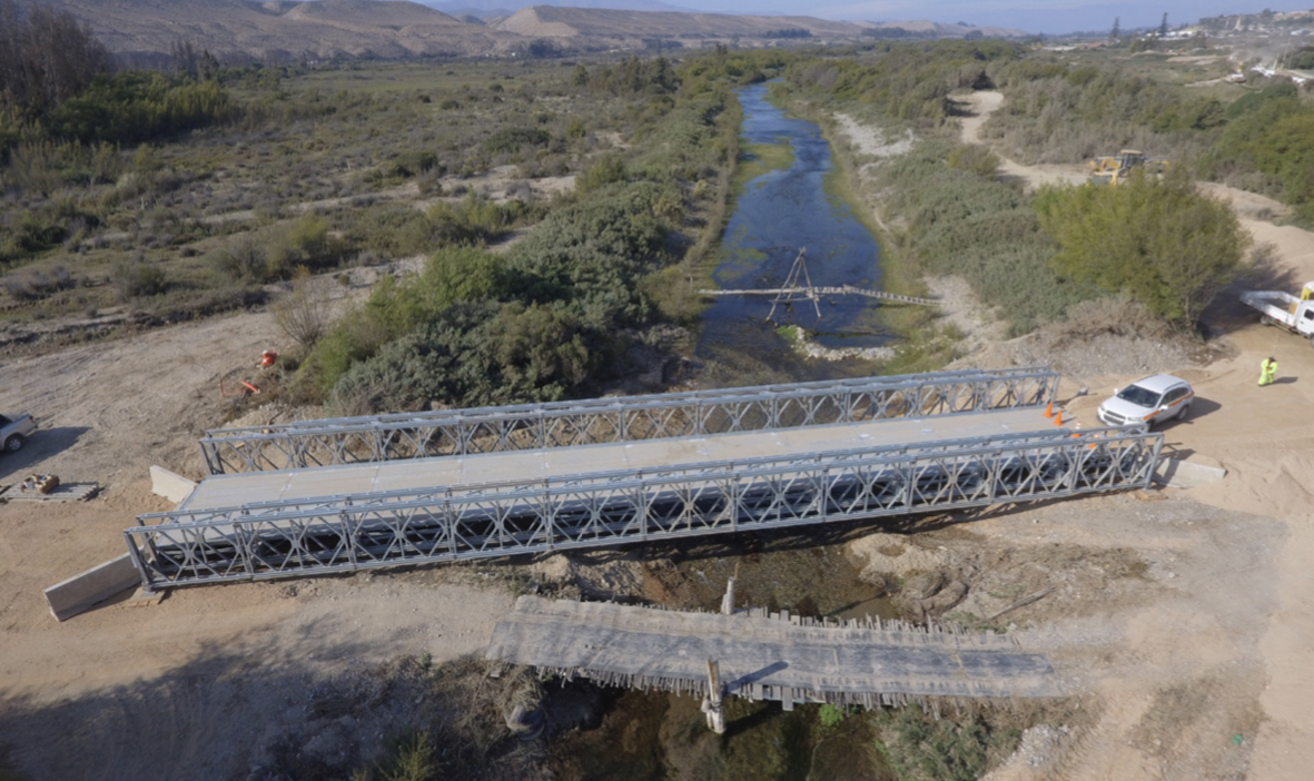 MOP Atacama instaló Puente Mecano en el sector de los Loros en Freirina